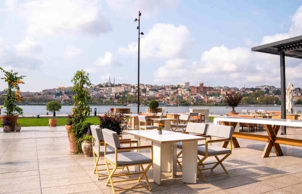 Zamanın Sofrasında İstanbul - Gün Batımında Haliç XIV